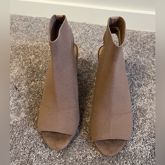Steve Madden Peep Toe Bootie SZ 6 - Picture 2 of 3